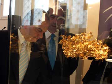 Στο Αρχαιολογικό Μουσείο το χρυσό νεκρικό στεφάνι και η αρχαϊκή Κόρη