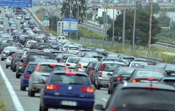 Πυρκαγιά σε φορτηγό με γκαζάκια στον παράδρομο της εθνικής στο Σχηματάρι