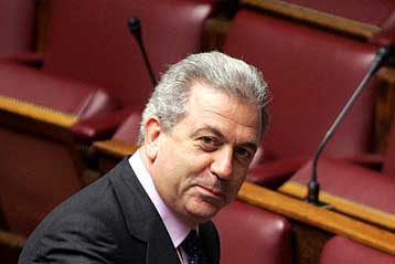 Νομοθετική πρωτοβουλία για τις μεταμοσχεύσεις προανήγγειλε ο υπουργός Υγείας