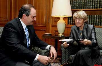 Το «πράσινο φως» της Κομισιόν στο Δ ΚΠΣ ανακοίνωσε η Ντ.Χούμπνερ στον Κ.Καραμανλή