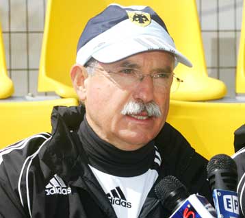 Καθησυχαστικός ο Φερέρ για το μέλλον του στον πάγκο της ΑΕΚ