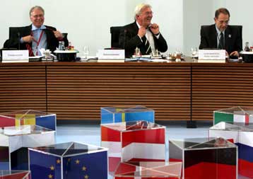 Με κυρώσεις απειλεί η ΕΕ την Τεχεράνη, εάν δεν απελευθερώσει τους Βρετανούς ναύτες