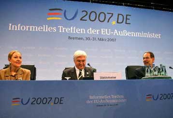 Η ΕΕ στηρίζει το αραβικό ειρηνευτικό σχέδιο για τη Μέση Ανατολή, μποϊκοτάρει την Χαμάς