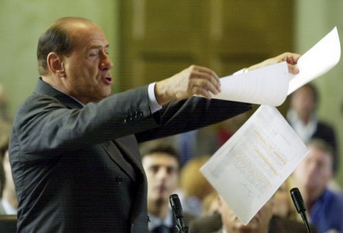 Ακροάσεις…. προσαρμοσμένες στο πρόγραμμά του ζητά από τους δικαστές ο Μπερλουσκόνι