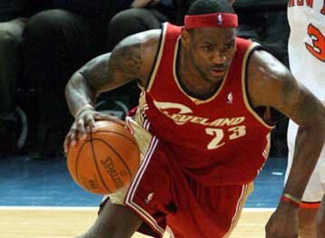 Εκτός έδρας νίκη των Πίστονς επί των Μπουλς με πρωταγωνιστή τον Λεμπρόν Τζέιμς