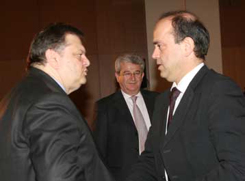 Τη «Μαύρη Βίβλο» της ΝΔ παρουσίασαν στη Θεσσαλονίκη βουλευτές του ΠΑΣΟΚ