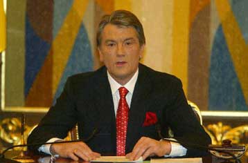 Προς νέα πολιτική κρίση η Ουκρανία μετά την απόφαση Γιουστσένκο για πρόωρες εκλογές