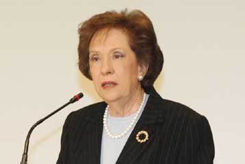 Ενίσχυση του κοινοβουλευτικού ελέγχου των ανεξάρτητων αρχών ζητά η Α.Ψαρούδα-Μπενάκη