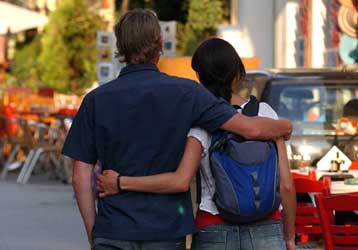 Αυξάνονται πολιτικοί γάμοι και διαζύγια στην Ελλάδα που γηράσκει κατά την ΕΣΥΕ