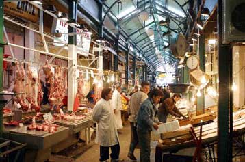 Ένταση στη Βαρβάκειο μεταξύ κρεοπωλών και ελεγκτών της νομαρχίας