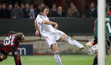 Ένας αμυντικός έφερε την Μπάγερν κοντά στην τετράδα με 2-2 στο «Σαν Σίρο»