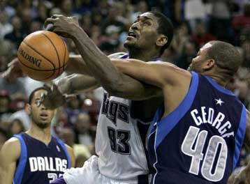 Μπορούν και χωρίς τον Νοβίτσκι, 97-93 οι Μάβερικς τους Κινγκς