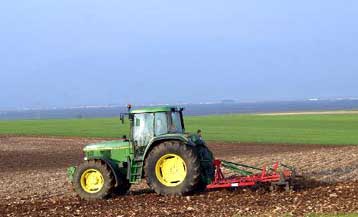 Την αύξηση του ανώτατου ποσού ενίσχυσης στο γεωργικό τομέα προτείνει η Κομισιόν