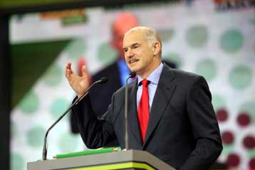 Πρόσκληση Παπανδρέου σε όλους τους πολίτες να λάβουν μέρος στον προσυνεδριακό διάλογο