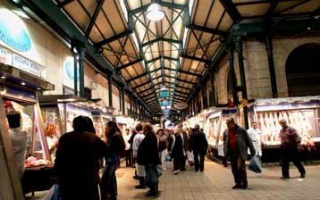 Στα 10 ευρώ η τιμή του αρνιού στη Βαρβάκειο, ακριβότερα στα συνοικιακά κρεοπωλεία