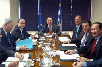 Συμπαιγνία υπουργείων στη «λεηλασία» των Ταμείων καταγγέλλουν ΠΑΣΟΚ και ΣΥΝ