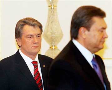 Με διώξεις απειλεί όσους δεν εφαρμόσουν την απόφασή του για εκλογές ο Γιουστσένκο