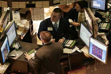 Θετικό κλίμα επικράτησε στα ευρωπαϊκά χρηματιστήρια και τη Γουόλ Στριτ