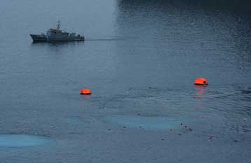 Δύο αγνοούμενοι στο ναυάγιο του κρουαζιερόπλοιου Sea Diamond στη Σαντορίνη