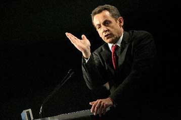 Μείωση κατά τουλάχιστον 5% των εταιρικών φόρων, εξαγγέλλει ο Ν.Σαρκοζί