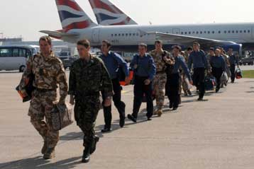 Ψυχολογικές πιέσεις υποστηρίζουν ότι δέχτηκαν στο Ιράν οι 15 Βρετανοί ναύτες