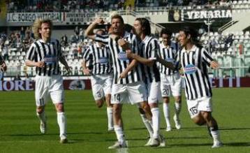 Στους τέσσερις μειώθηκε η διαφορά της Γιουβέντους από την Τζένοα στη Serie B