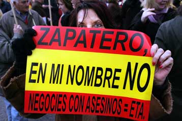 Έτοιμη να «αναλάβει δεσμεύσεις» για την ειρήνη δηλώνει και πάλι η βασκική ΕΤΑ