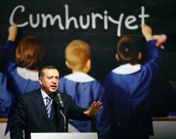 Προειδοποιήσεις εναντίον του ηγέτη των Κούρδων στο Ιράκ εξαπέλυσε ο Ερντογάν