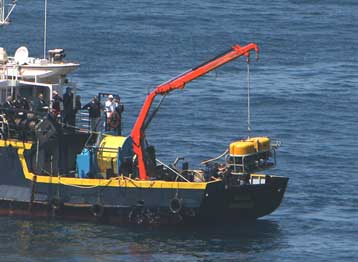 Στη Σαντορίνη ειδικό ρομποτικό σκάφος για αυτοψία στο Sea Diamond