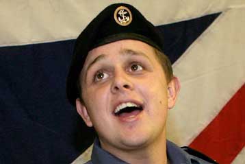 Η βρετανική κυβέρνηση απαγορεύει στους 15 ναύτες να πουλήσουν άλλες ιστορίες τους