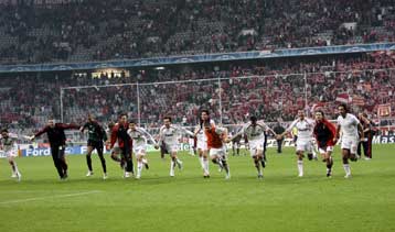 Ανέτρεψε τα προγνωστικά η Μίλαν και προκρίθηκε με 2-0 επί της Μπάγερν στο Μόναχο