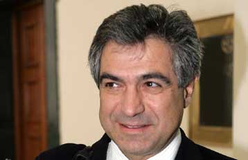 Ερώτηση στη Βουλή από το ΠΑΣΟΚ για τον ρόλο του Σ.Πρινιωτάκη στην υπόθεση των ομολόγων