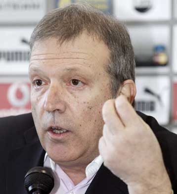 Σε αναζήτηση οικονομικών πόρων Βεζυρτζής και Οικονομίδης