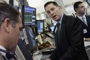 Μικρή υποχώρηση στα ευρωπαϊκά χρηματιστήρια, άνοδος στη Γουόλ Στριτ