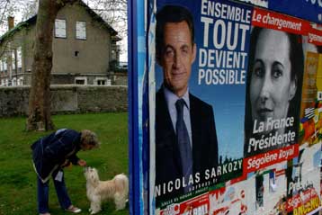 Εριστικός ο Λεπέν για την καταγωγή του Σαρκοζί – «Ήρεμη δύναμη» δηλώνει η Σεγκολέν