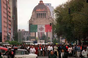 Ισχυρή σεισμική δόνηση ταρακούνησε το κεντρικό Μεξικό και έσπειρε πανικό