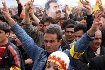 Ειρήνη και ηρεμία ζητά από την Τουρκία η Κομισιόν για τους Κούρδους του Ιράκ