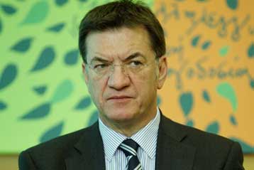 Σφοδρή επίθεση του ΠΑΣΟΚ στην κυβέρνηση για την υπόθεση των ομολόγων