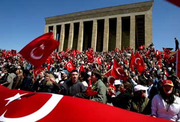 Βροντερό «όχι» χιλιάδων Τούρκων στις προεδρικές φιλοδοξίες του Ερντογάν