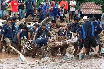 Τραγωδία στην Ταϊλάνδη με τους τουρίστες στο έλεος εκτεταμένων πλημμυρών