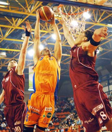 Στο χείλος του γκρεμού Αιγάλεω και Απόλλωνας, σώζεται η Ολυμπιάδα, ελπίζει η ΑΕΛ