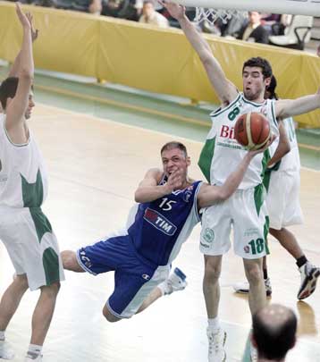 Στην τελευταία θέση άφησε ο Πανελλήνιος τον Μακεδονικό μετά το 87-86 στη Νεάπολη