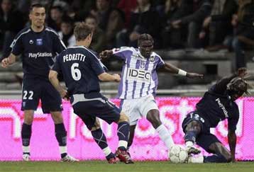 Επωφελημένη της αγωνιστικής των «λευκών» ισοπαλιών ήταν η Τουλούζ