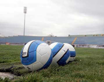 Σέντρα και πάλι στη Σούπερ Λίγκα με ανοιχτά τα μέτωπα για Ευρώπη και παραμονή