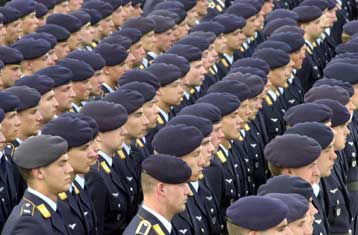 Θόρυβο προκαλεί «ρατσιστικό βίντεο» με Γερμανούς στρατιώτες