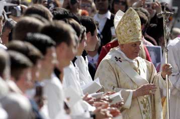 Τα 80χρονα του Πάπα Βενέδικτου ΙΣτ γιορτάζει τη Δευτέρα το Βατικανό