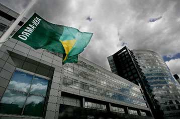 Εντείνεται ο ανταγωνισμός για την εξαγορά της ολλανδικής τράπεζας ABN Amro