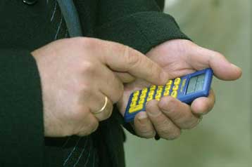 Τέσσερις στις δέκα επιχειρήσεις εντοπίστηκαν με φορολογικές παραβάσεις τον Μάρτιο