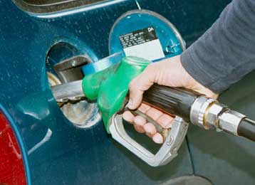 Ξεπέρασε το 1 ευρώ ανά λίτρο η μέση τιμή της αμόλυβδης