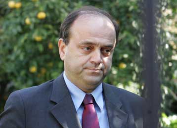 Πολιτικές ευθύνες για την υπόθεση των ομολόγων «βλέπει» η πλειοψηφία των πολιτών